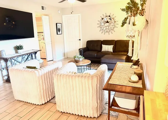 Cozy Cactus 2 Bed 2 Full Bath Apartament