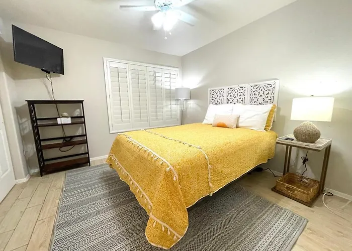 Cozy Cactus 2 Bed 2 Full Bath *